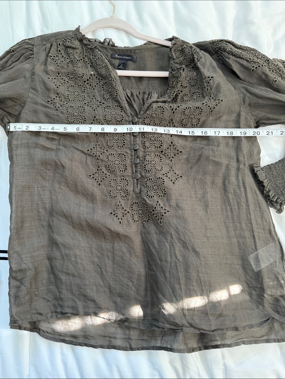 Banana Republic Olive Eyelet Linen Peasant Blouse. 100% Ramie, Made in India - Picture 4 of 8